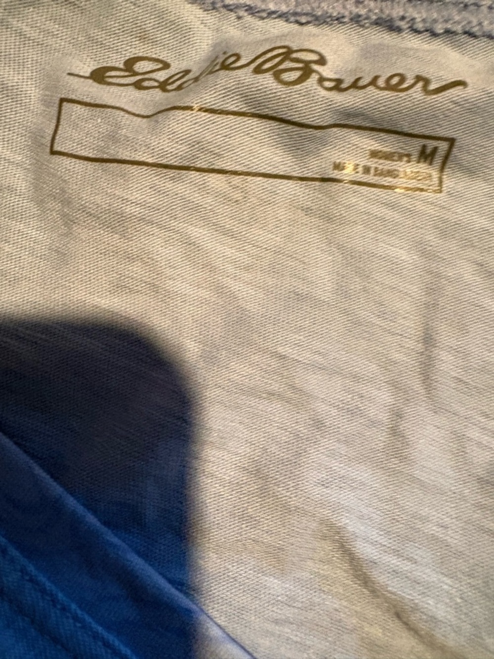 Women’s Eddie Bauer Light Blue V-neck T-Shirt size Medium - Picture 3 of 4